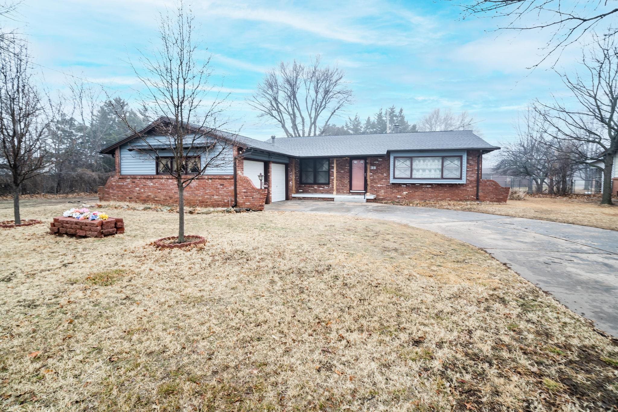 9101 West Delano Street Wichita, KS 67212 - Photo 1 of 31