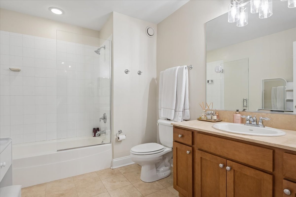 230 West Division Street, Unit 602 Chicago, IL 60610 - Photo 22 of 25