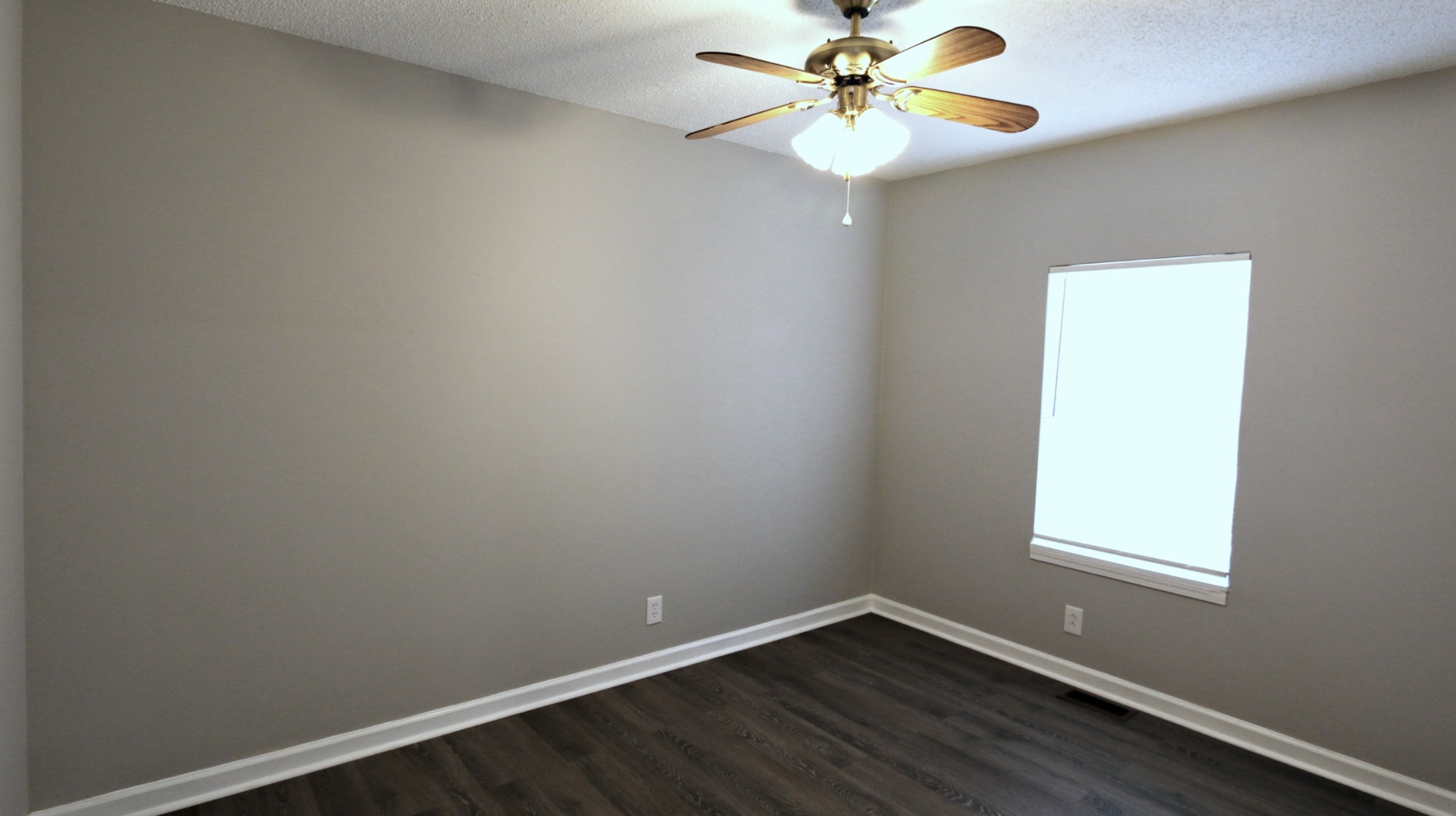 260 Hugh Hunter Road Oak Grove, KY 42262 - Photo 27 of 30 a view of room with window and ceiling fan
