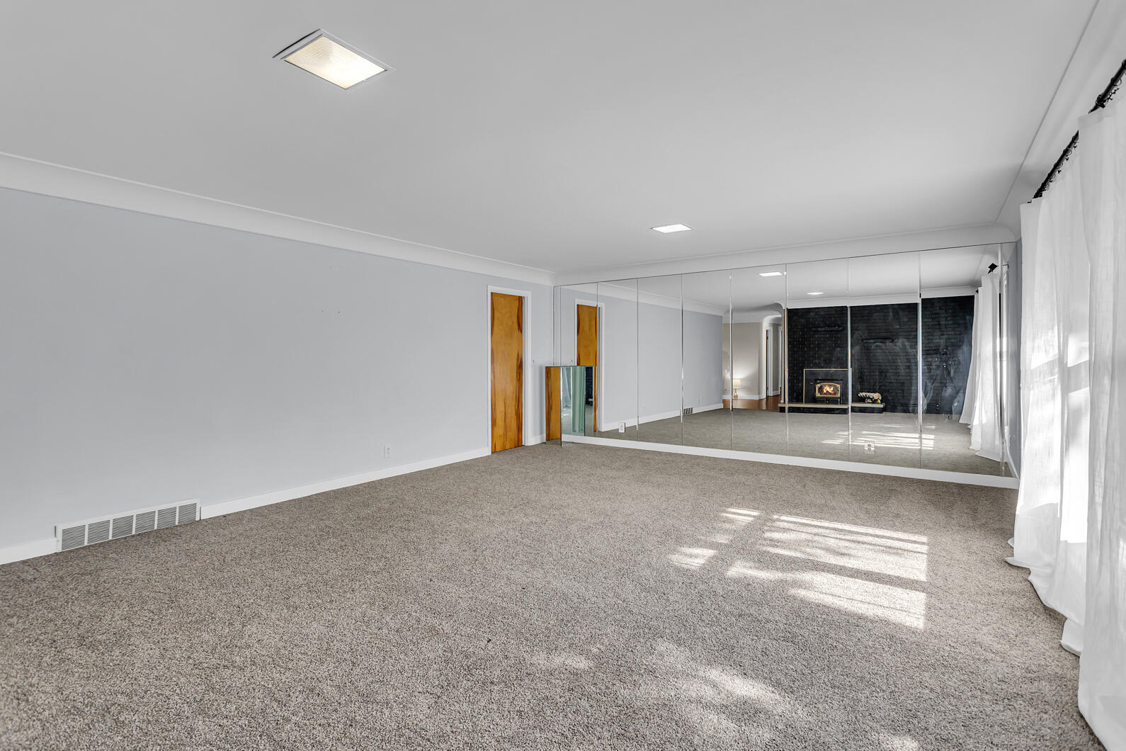 3140 Happy Valley Road Jackson, MI 49203 - Photo 7 of 60 0N0A7403