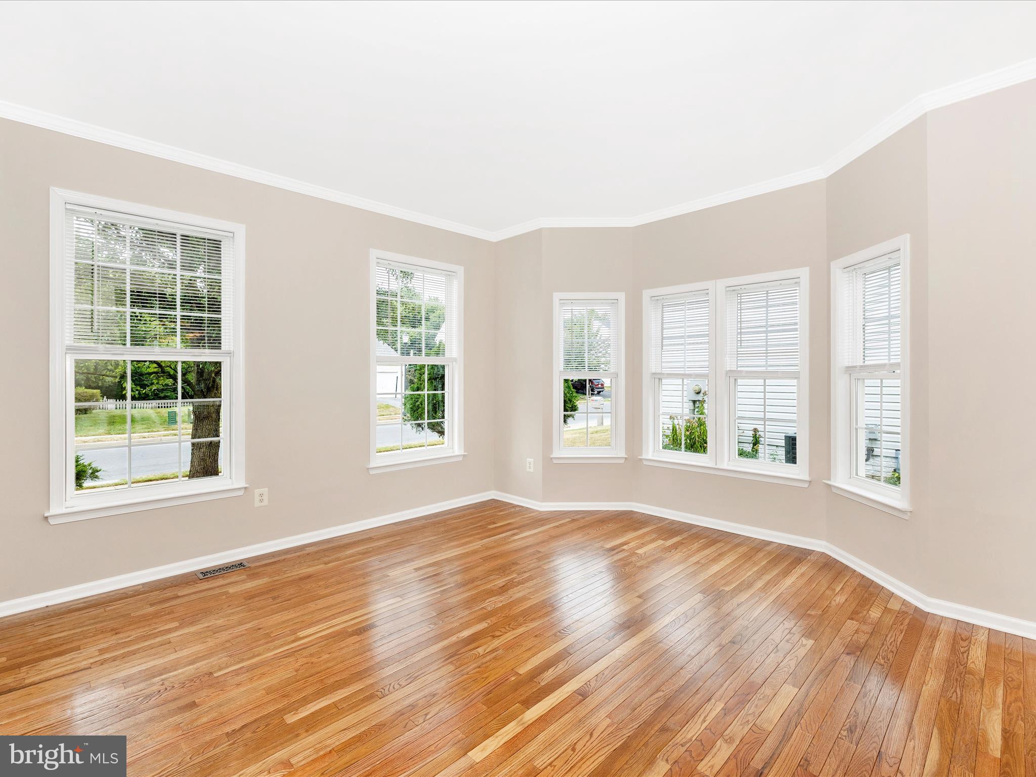 432 Delaware Road Frederick, MD 21701 - Photo 10 of 72 Living Room