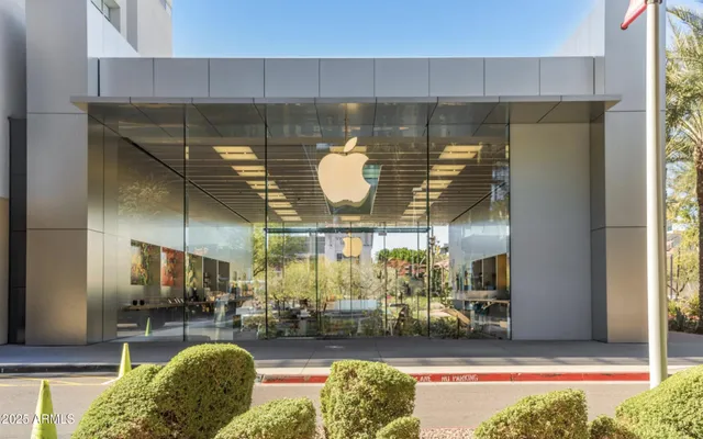 a view of an outdoor space with seating area