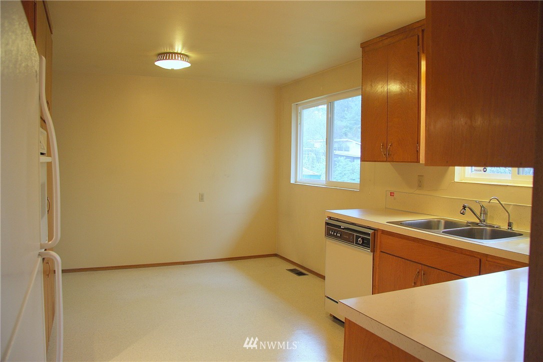 5598 South Langston Road Seattle, WA 98178 - Photo 8 of 23 Gallery Image 8