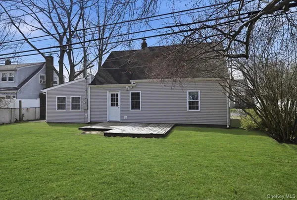 $599,000 | 113 Hickory Lane, Levittown, NY 11756