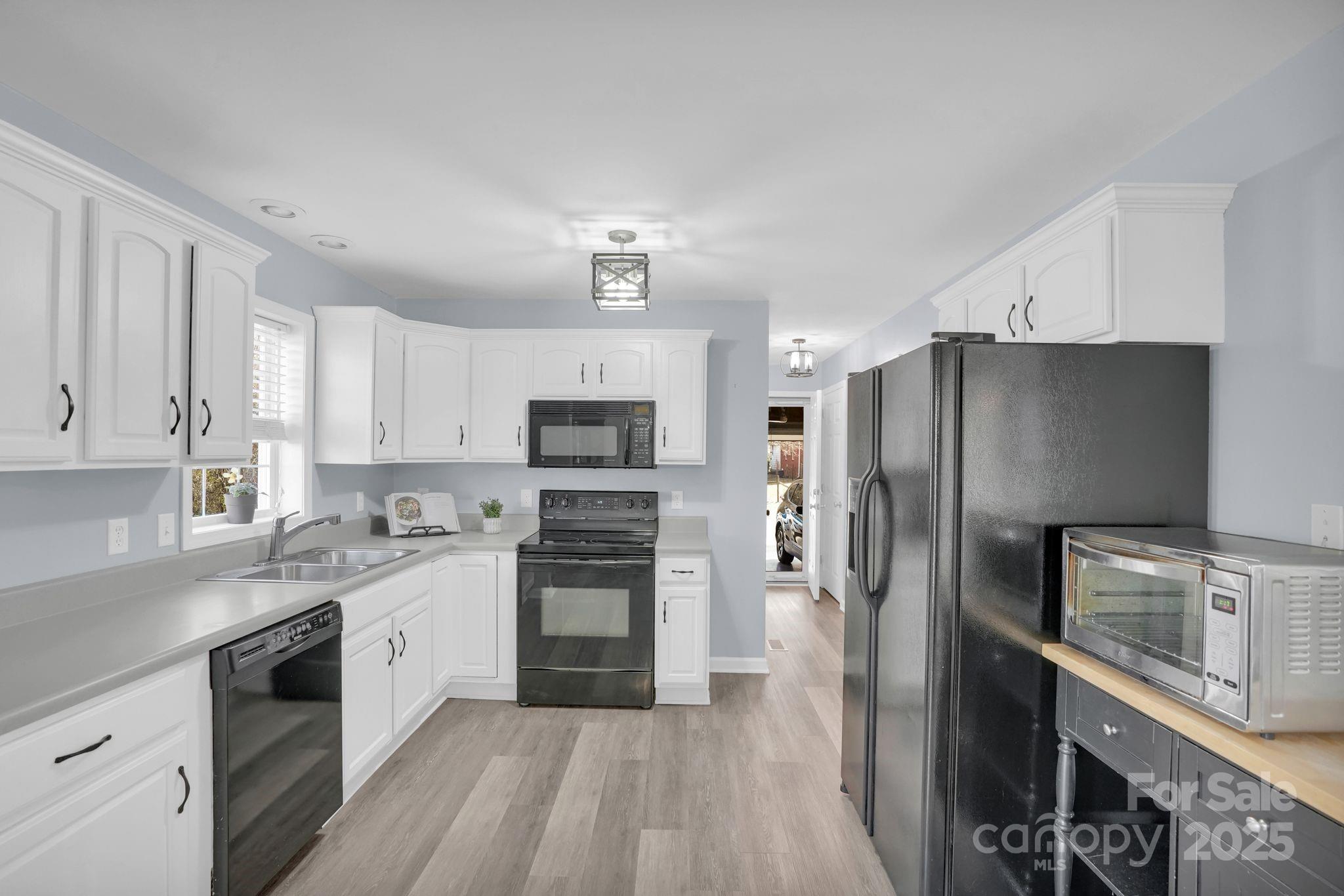 10425 Idlewild Road Matthews, NC 28105 - Photo 4 of 23 a kitchen with stainless steel appliances a refrigerator sink and stove