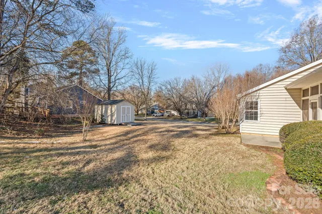 a view of back yard of the house