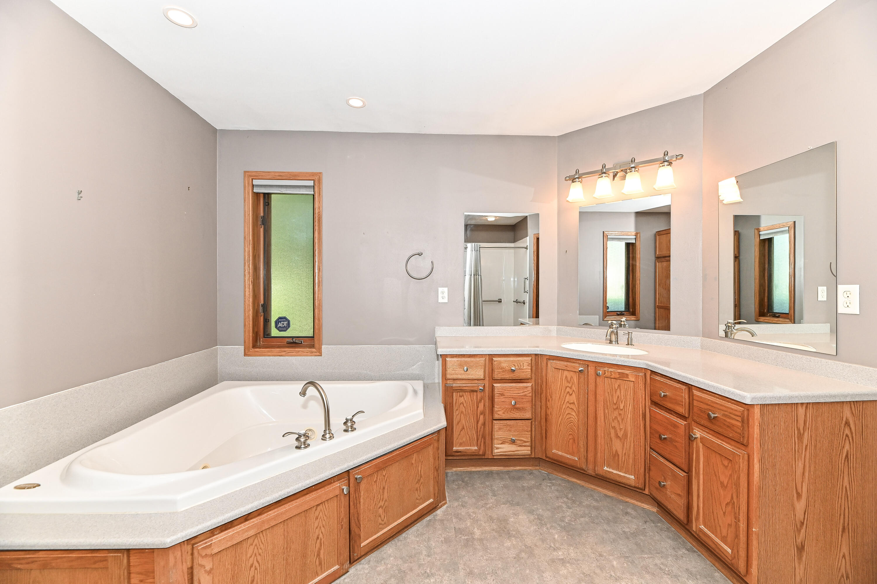 422 Eastern Trail Mukwonago, WI 53149 - Photo 24 of 49 Master bath