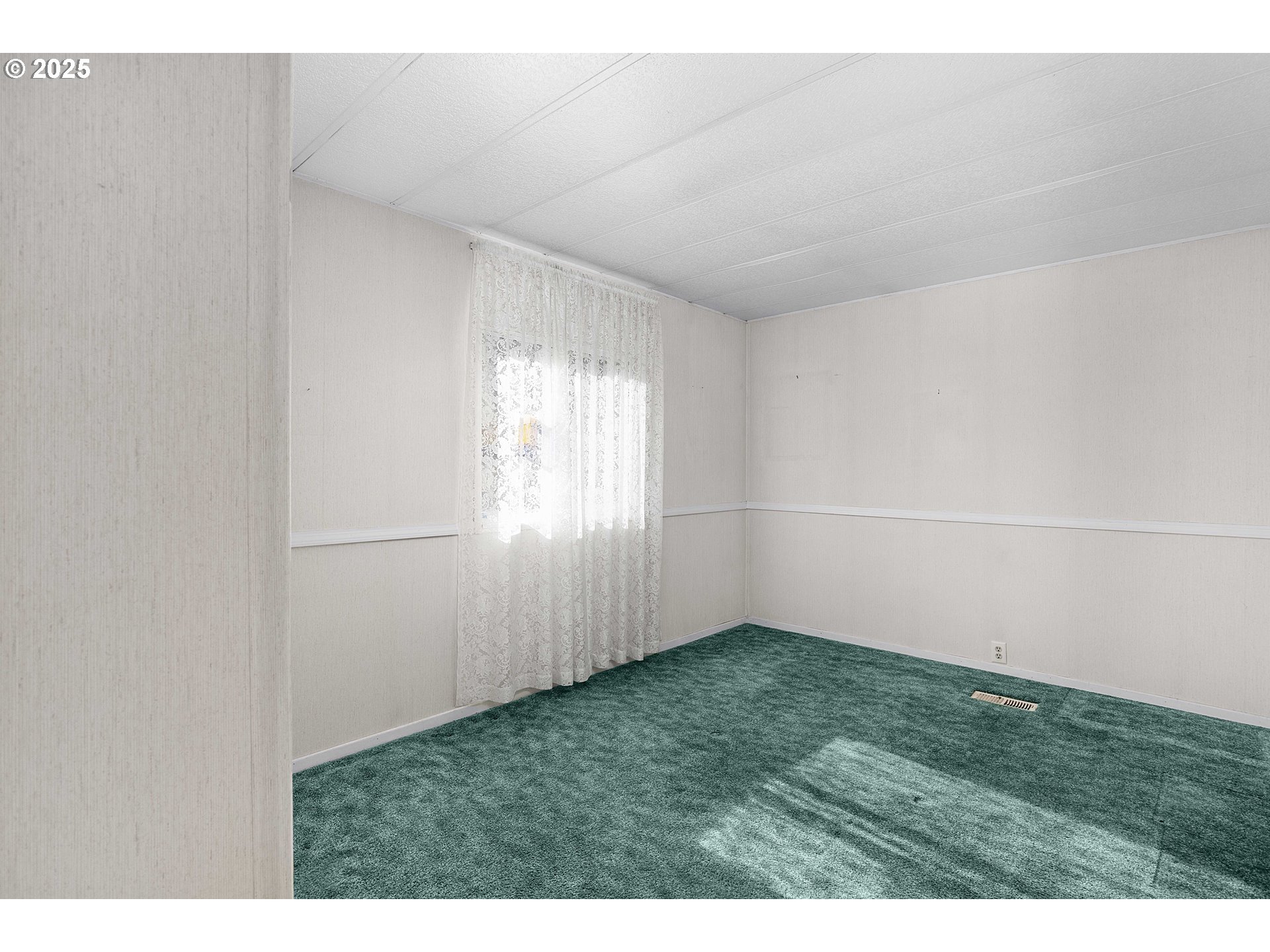 504 Red Hill Road Yoncalla, OR 97499 - Photo 11 of 20 Bedroom