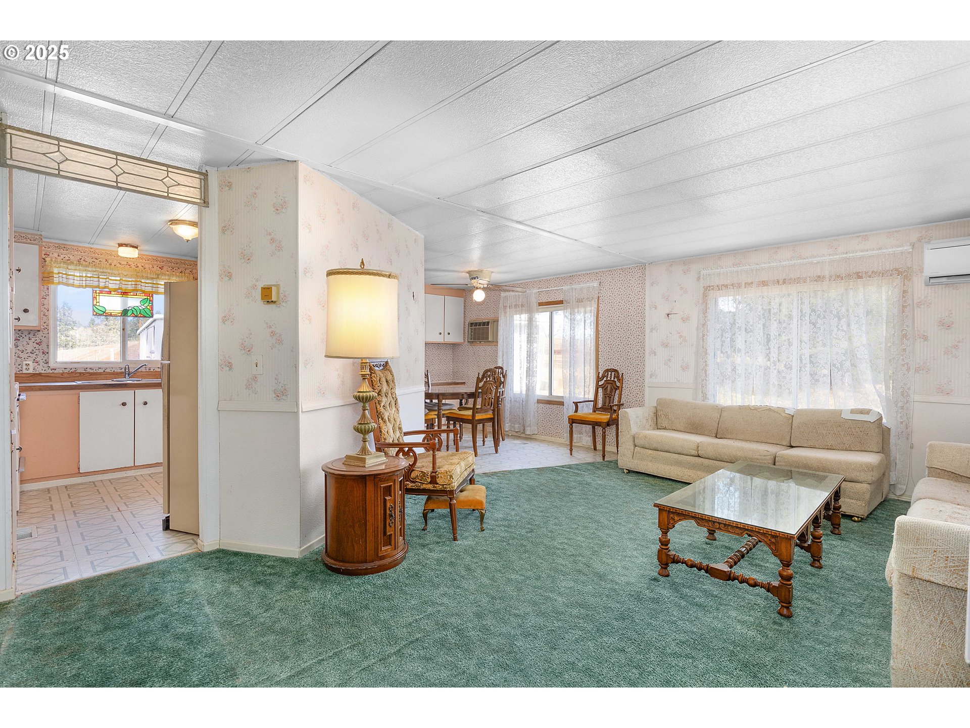504 Red Hill Road Yoncalla, OR 97499 - Photo 5 of 20 Living Room/Dining Room