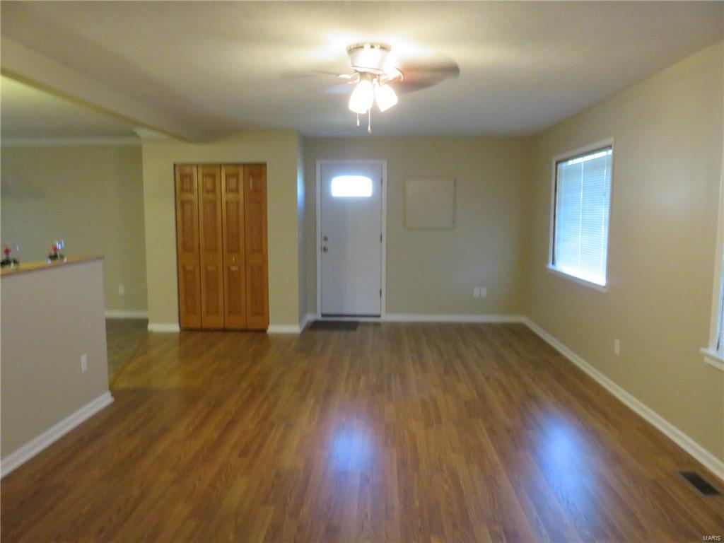 607 Brown Road Brighton, IL 62012 - Photo 3 of 27