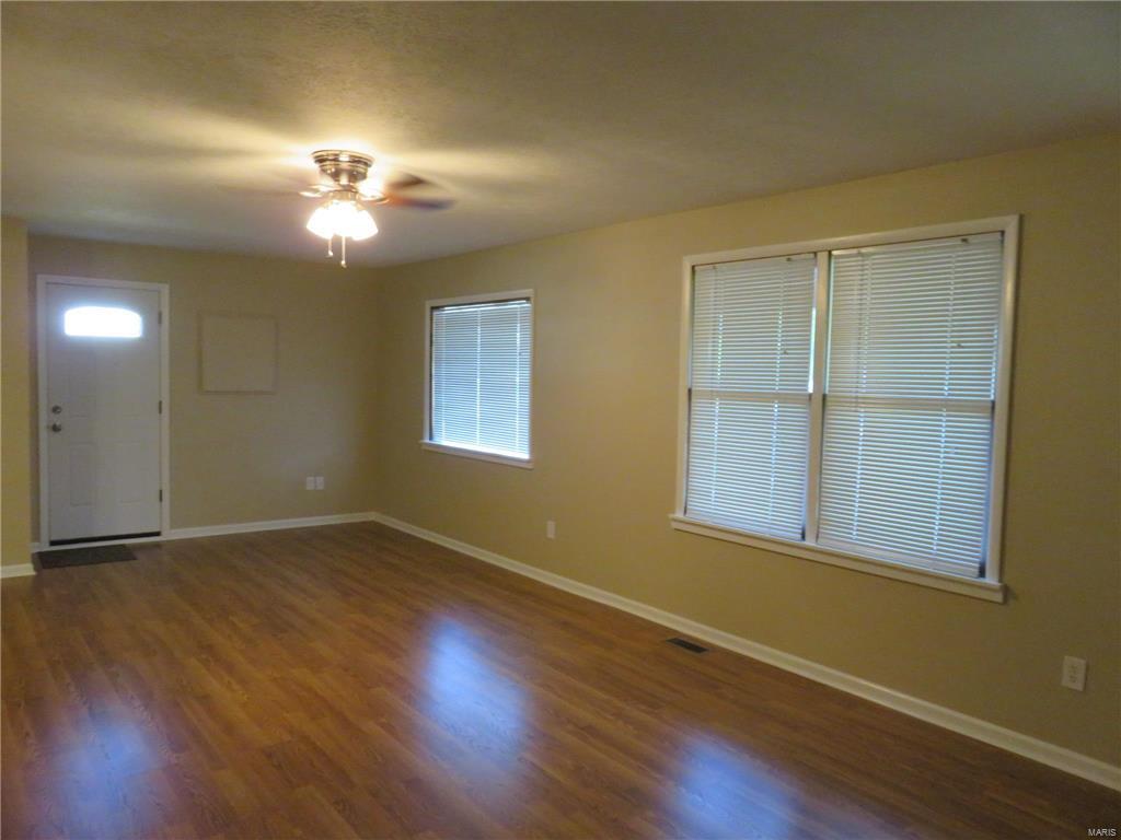 607 Brown Road Brighton, IL 62012 - Photo 4 of 27