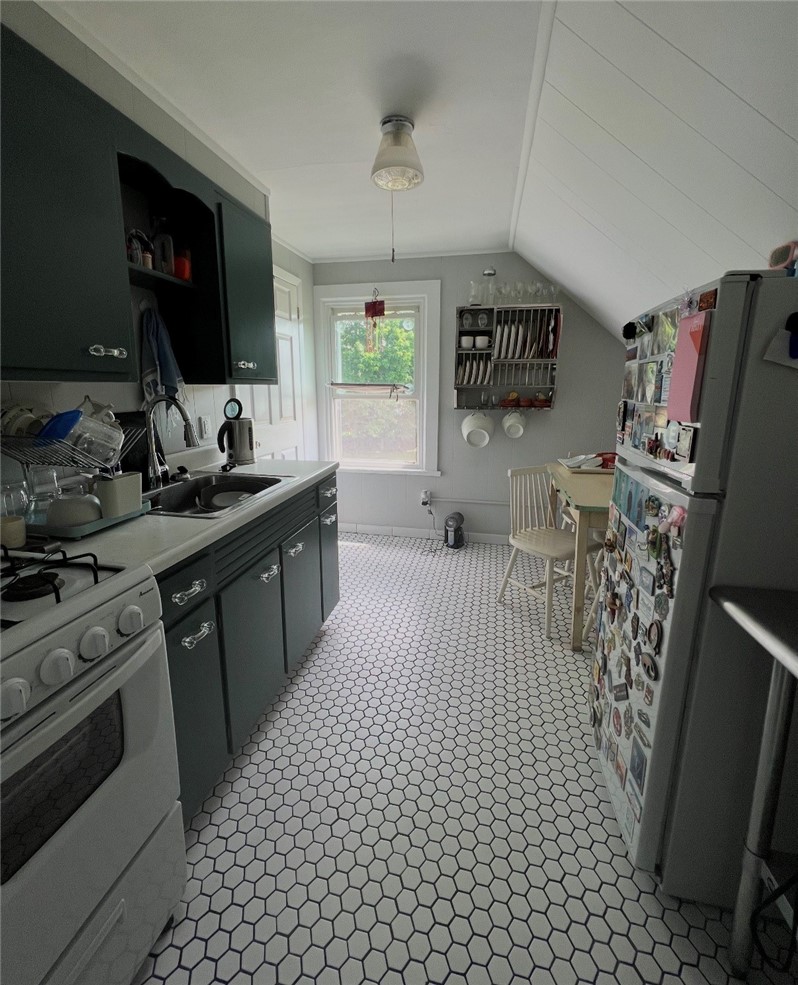 38 Chester Avenue Westerly, RI 02891 - Photo 13 of 14