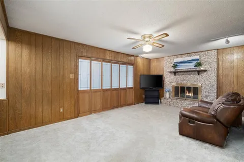 $275,000 | 833 Ray Andra Drive, DeSoto, TX 75115