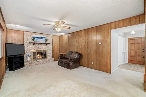 $275,000 | 833 Ray Andra Drive, DeSoto, TX 75115