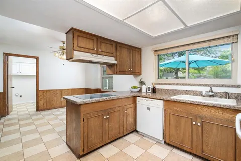 $275,000 | 833 Ray Andra Drive, DeSoto, TX 75115