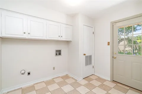 $275,000 | 833 Ray Andra Drive, DeSoto, TX 75115