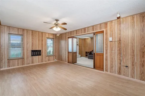 $275,000 | 833 Ray Andra Drive, DeSoto, TX 75115