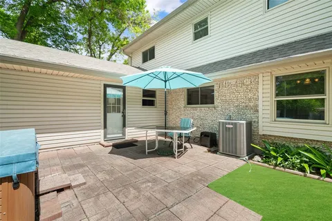 $275,000 | 833 Ray Andra Drive, DeSoto, TX 75115