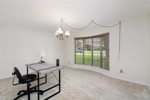 $275,000 | 833 Ray Andra Drive, DeSoto, TX 75115