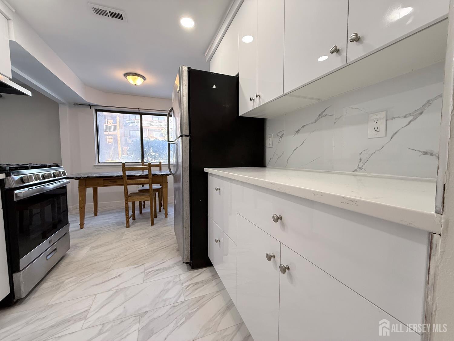 513 Edison Glen Terrace Edison, NJ 08837 - Photo 14 of 16