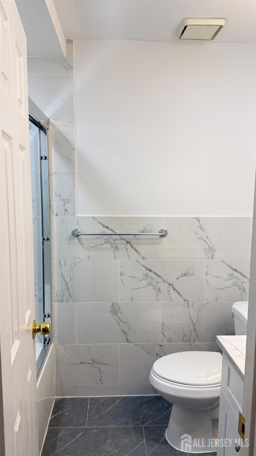 513 Edison Glen Terrace Edison, NJ 08837 - Photo 2 of 16