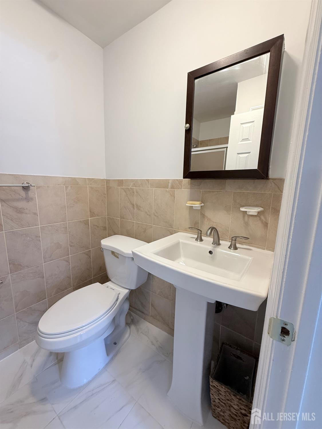 513 Edison Glen Terrace Edison, NJ 08837 - Photo 9 of 16