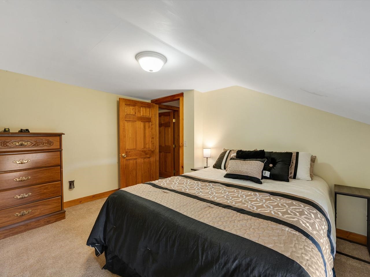 2490 Crown Point Road Bridport, VT 05734 - Photo 31 of 57