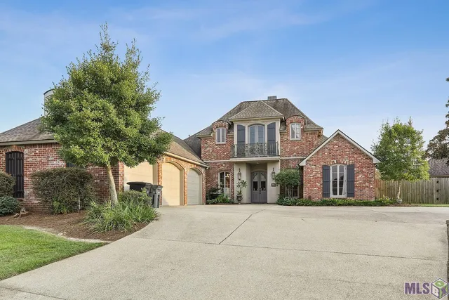 $599,900 | 18522 Lake Stream Drive, Greenwell Springs, LA 70739