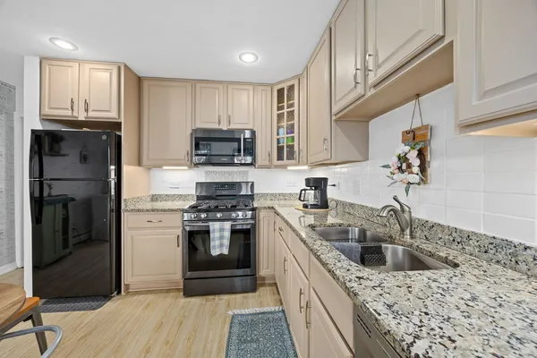 $265,000 | 730 Beach Avenue, Unit 4, La Grange Park, IL 60526