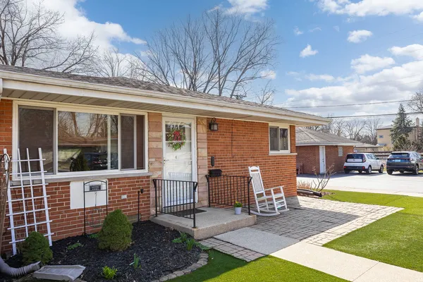 $265,000 | 730 Beach Avenue, Unit 4, La Grange Park, IL 60526