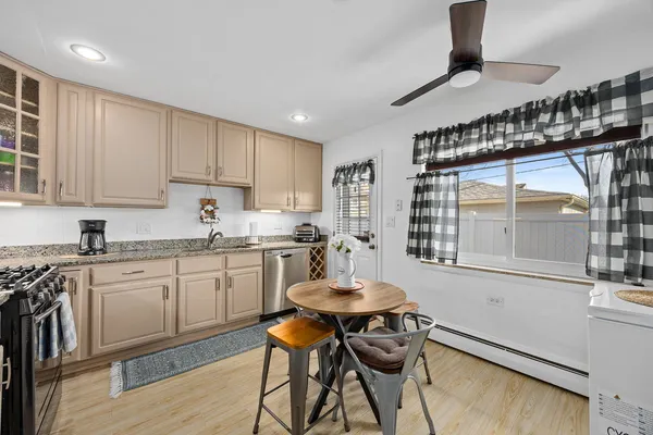 $265,000 | 730 Beach Avenue, Unit 4, La Grange Park, IL 60526