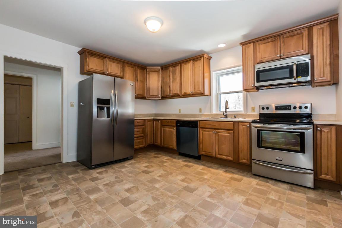 2175 Hollinger Road Lancaster, PA 17602 - Photo 3 of 30 Gallery Image 3