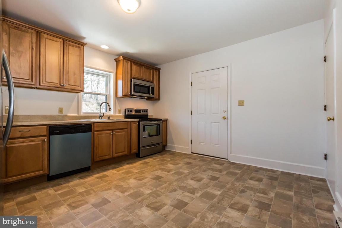 2175 Hollinger Road Lancaster, PA 17602 - Photo 6 of 30 Gallery Image 6