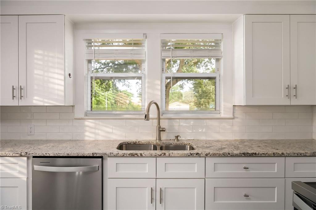 500 Midway School Road Lexington, NC 27295 - Photo 13 of 36 Kitchen