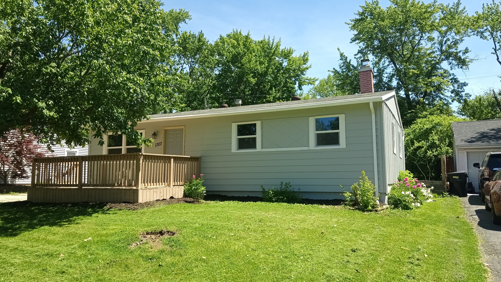 1307 Glenwood Road Bloomington, IL 61704 - Photo 3 of 26
