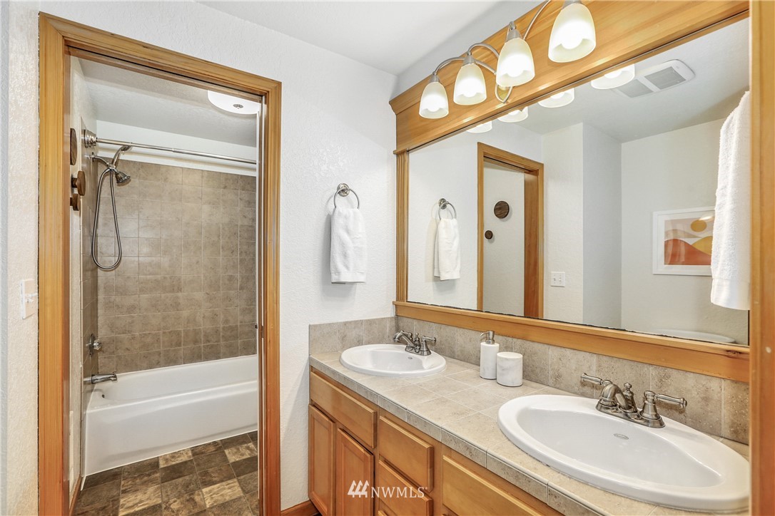 8705 238th Street Southwest, Unit J Edmonds, WA 98026 - Photo 11 of 14 Gallery Image 11