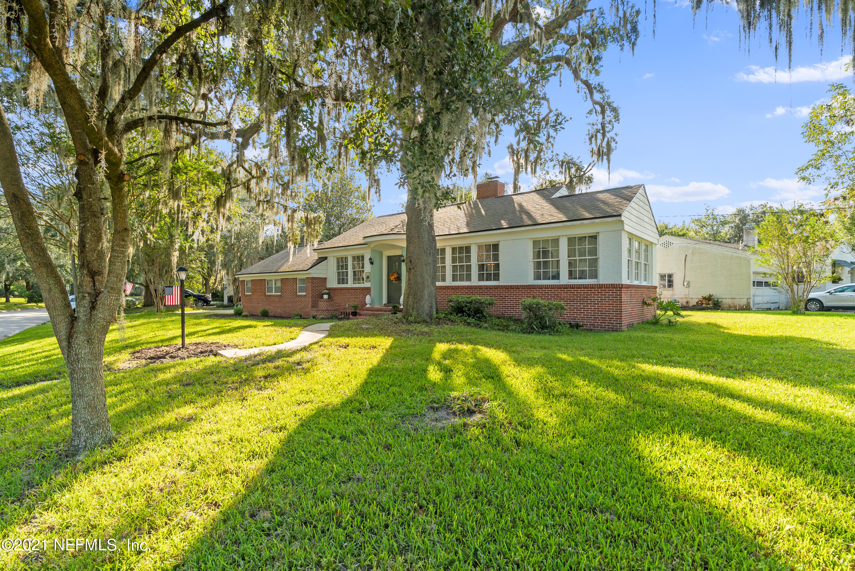 3010 Jolly Road Jacksonville, FL 32207 - Photo 4 of 41 a view of a house with swimming pool and a yard
