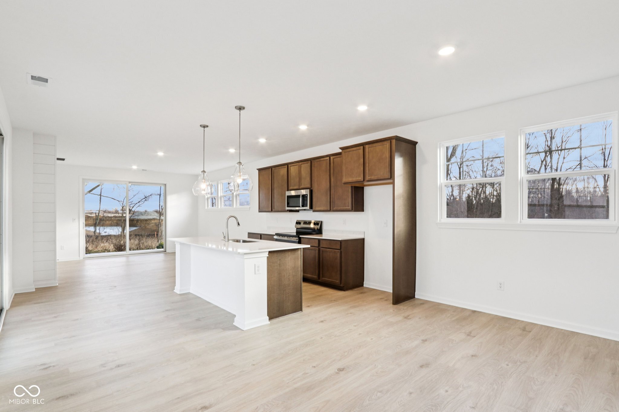 16054 Meadow Frost Court Fishers, IN 46037 - Photo 8 of 31