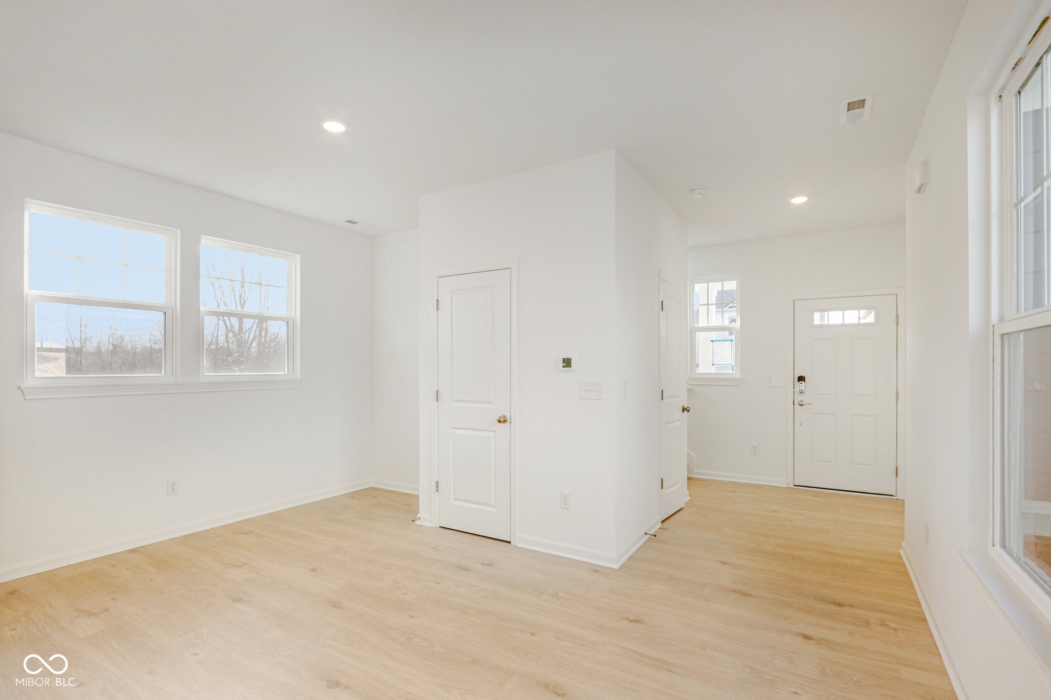 16054 Meadow Frost Court Fishers, IN 46037 - Photo 9 of 31