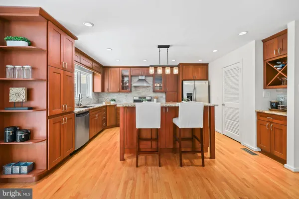 $1,075,000 | 11573 Hemingway Drive, Reston, VA 20194