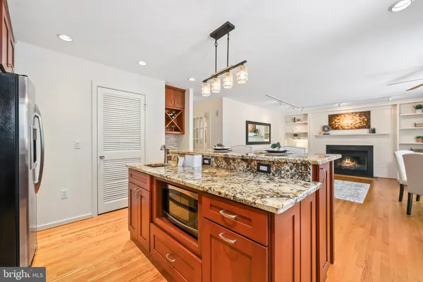 $1,075,000 | 11573 Hemingway Drive, Reston, VA 20194