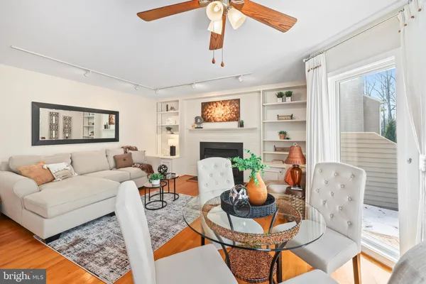 $1,075,000 | 11573 Hemingway Drive, Reston, VA 20194