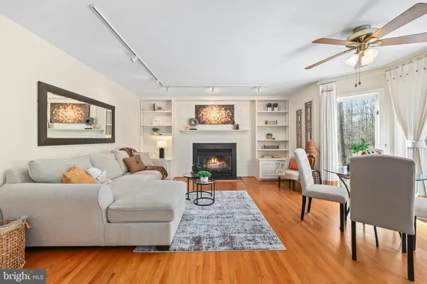 $1,075,000 | 11573 Hemingway Drive, Reston, VA 20194