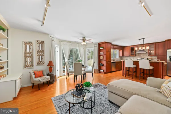 $1,075,000 | 11573 Hemingway Drive, Reston, VA 20194