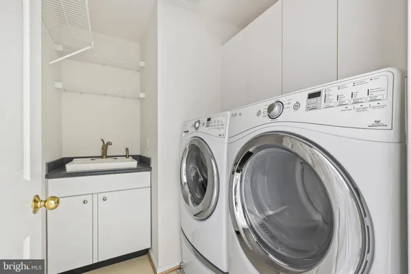 $1,075,000 | 11573 Hemingway Drive, Reston, VA 20194