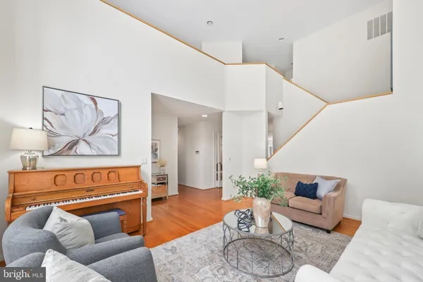 $1,075,000 | 11573 Hemingway Drive, Reston, VA 20194