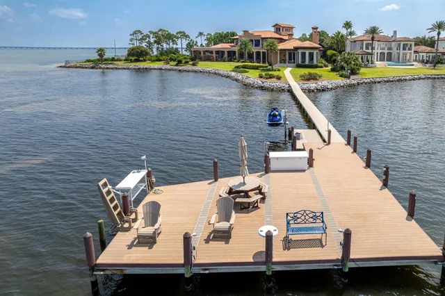 $15,000,000 | 4300 Breakwater Drive, Destin, FL 32541