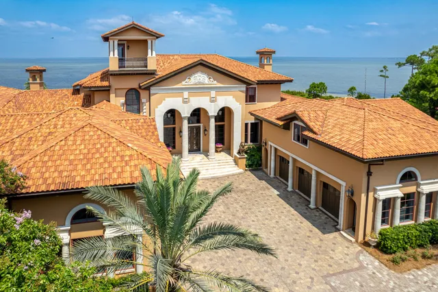 $15,000,000 | 4300 Breakwater Drive, Destin, FL 32541