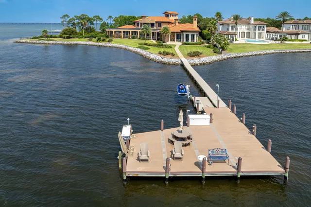 $15,000,000 | 4300 Breakwater Drive, Destin, FL 32541