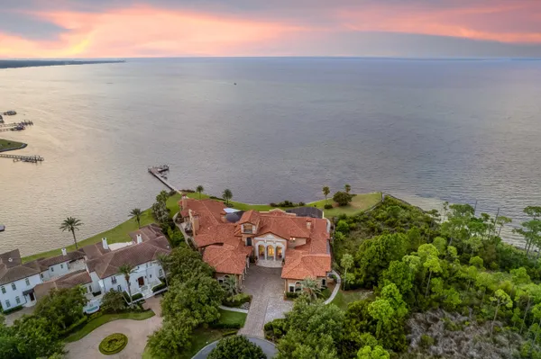 $15,000,000 | 4300 Breakwater Drive, Destin, FL 32541